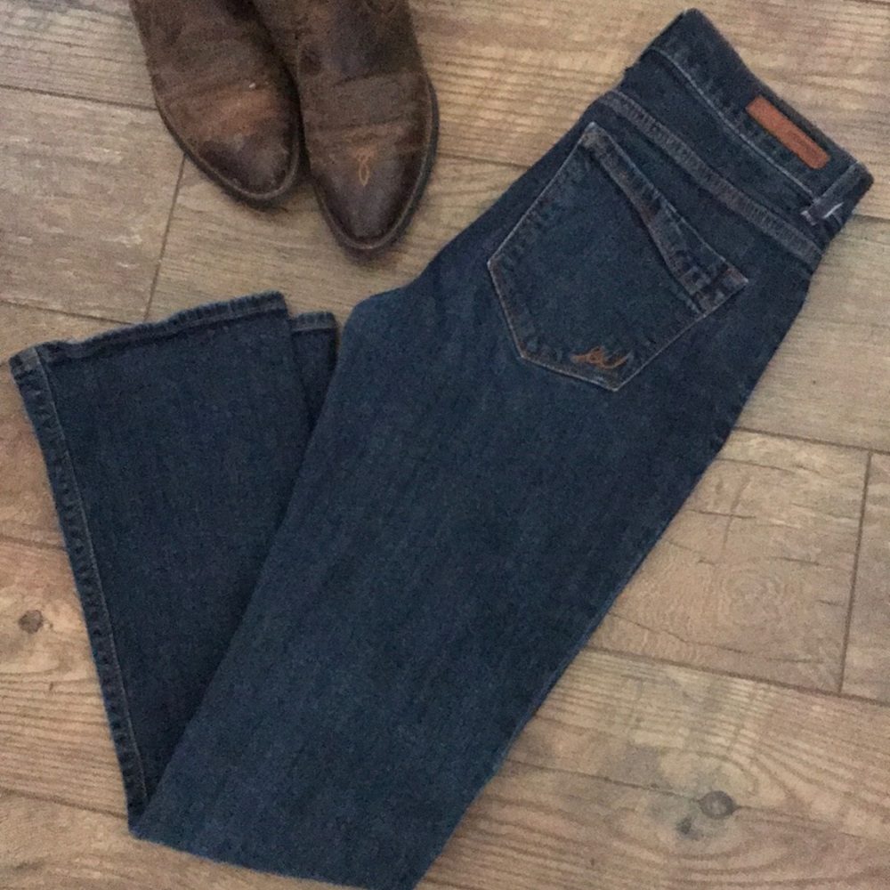 Express barely bootcut mid rise 4 short
